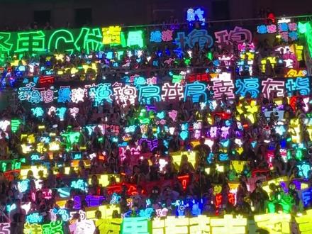 好脾气的粉丝得到名声,“坏脾气”的粉丝得到一切 #tf家族新年音乐会 #粉丝 #新音