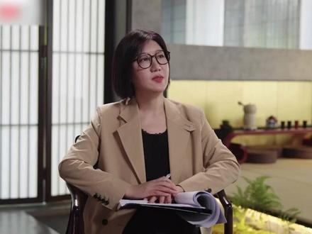 #孙杨回应为什么爱哭 “爱哭”似乎成了孙杨身上一个撕不掉的标签,近期,在《#言外之易 》节目中,他再次直面了这一争议。面对主持人易立竞关于“哭是否是一种情绪宣泄”的提问,孙杨给出了极具个人色彩的回答。
他坦言,曾经也觉得落泪是一件会让人难为情的事,但如今的他早已释怀。孙杨认为,外界对他最大的误解就是“不了解”,真正内心强大的人,往往拥有着极其丰富的内心世界。他表示:“能落泪,说明你是有故事的。”对他而言,眼泪并非软弱的代名词,而是丰富情感色彩的自然流露。#孙杨 #易立竞 #视频播客