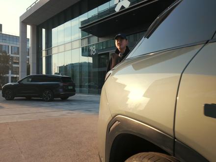 重构“世界观”,解锁全新体验,蔚来NWM 2.0追上来了! 这是蔚来NWM世界模型发布后,这是第一个真正意义上好用的版本,基础能力非常扎实,变道、控速、寻路、安全底线都把握的非常好。一个好的辅助驾驶系统一定能做到让驾驶员不用就心痒痒,这次蔚来全新的NWM世界模型我认为完全值得你去试一试。#蔚来 #蔚来智驾 #蔚来世界模型全新版本发布