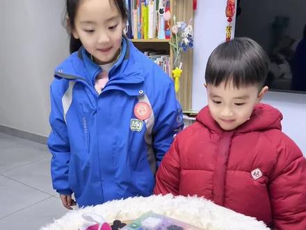 好玩的拼豆来喽,大人小孩都能玩的拼豆。放寒假了,让孩子忙起来,就不去玩电子产品了!#拼豆豆 #好玩 #亲子手工diy #自己动手diy