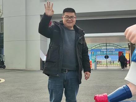 终于站到,湘超冠军,永州队主场,永州体育场的草皮上,感受一下,永州队员,一场一场,拼搏,挥汗如雨的感觉!从草根到逆袭的艰难路程!