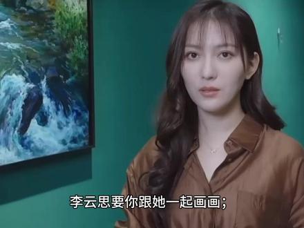 肖鹿力压浩浩妈成为完蛋美女人气榜眼,时间会证明她迟早夺第一!在万千游戏玩家们的瞩目之下,肖鹿众望所归后来居上,超过浩浩妈林乐清排到了人气榜的第二位。老实说,这个趋势完全是理所当然的。浩浩妈虽然是核弹级选手,在前期一定具备无视任何防御的杀伤力,然而前夫、孩子以及复杂的三姑六婆关系是她的致命减分项。虽然我们都想成为曹孟德,可我们并不具备曹孟德的势力和财力,即便追到了浩浩妈,也没办法安生过日子。肖鹿不像浩浩妈,并非一壶酸爽肝肠的烈酒,而是后劲绵长的陈酿。她心思单纯、精打细算、朴实无华,甚至卑微的爱着你,这才是值得且能够携手一生的另一半。仔细回忆一番,游戏里的其他女生爱你都附带着条件。浩浩妈要你接受她的儿子;钟甄要你像员工一样服从;李云思要你跟她一起画画;郑梓妍要你陪她浪迹天涯;沈彗星要你的绝对忠诚。只有肖鹿,对你没有任何条件,只希望你能给她多买几根棒棒糖。肖鹿人气的后期发力,说明这款游戏的玩家们也在心智渐渐成熟。如果这个游戏角色人气投票一直持续下去,肖鹿肯定能赶超郑梓妍。#完蛋我被美女包围了 #林乐清 #郑梓妍 #肖鹿 #李云思