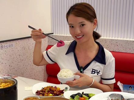 小六汤包亲子四人餐#小六汤包#家的味道#西安老字号#这家店回头客超多 #抖音美食推荐官 @抖音小助手 @DOU+小助手