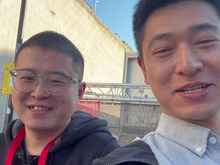 教大家如何与丁俊晖、赵心童、吴宜泽要合影。@英国村民大卫李 #赵心童 #吴宜泽 #斯诺克 #青年创作者成长计划