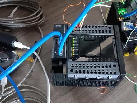 欧姆龙NX1P2系列控制器,配置三菱EtherCAT总线伺服MR-JET200G-N1,加汇川SV630N总线伺服配套国产总线远程IO和温度模块。#工业自动化 #智能控制 #智能制造 #电气控制 #编程