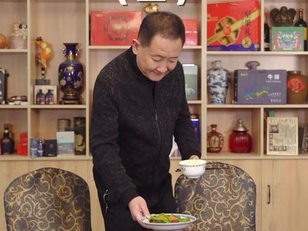 假意提问真吃菜,“志新”没有“圆圆”坏……#我爱我家 @关凌 @抖音小助手