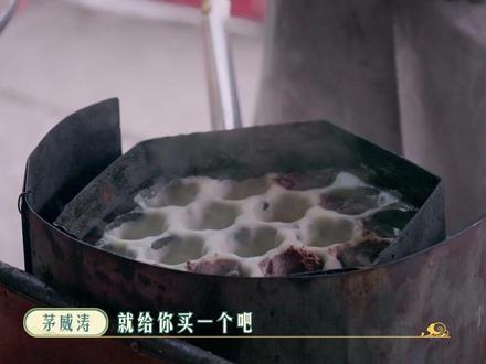 #戏剧中国心 茅威涛、陈丽君、李云霄师徒三人古镇采风未成,一路吃不停变逛吃三人组。 #dou来唱好戏