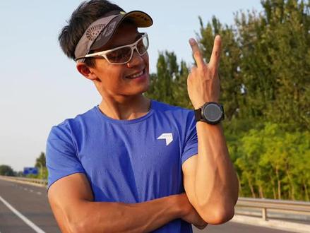 重量轻不说,续航竟然是#applewatchultra 的30多倍!真正的户外运动好表!@抖音小助手