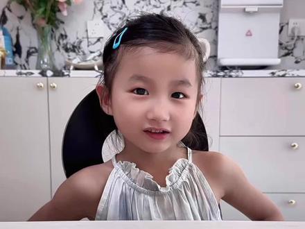 米饭配包子 这是什么神仙搭配#宝宝吃饭 #自主进食 #萌宝小吃货