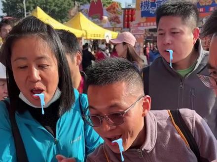 跑马拉松还是吃鸡?顺德容桂马拉松现场派烧鸡,广东人果然无法拒绝烧鸡的诱惑!(策划:徐翠婷 ;统筹:路帅 ;记者:袁梓峰、梁家豪;编辑:罗啟浩;责编:梁莹)#顺德容马 #2026顺德容马 #新年首马粤跑悦顺