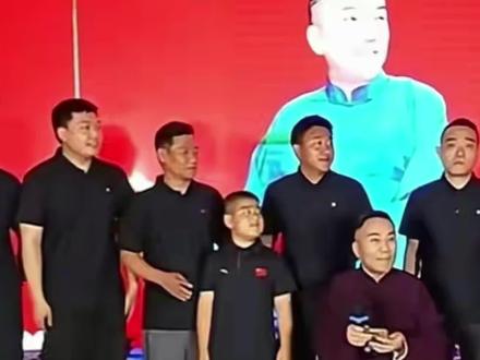 杨议,谈518收徒:没有什么艺术家,只是解决孩子们的吃饭问题 #相声 #杨议 @DOU+小助手