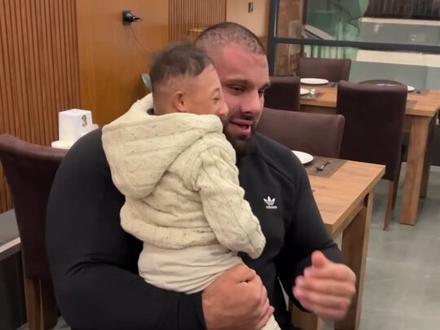 #原来家还可以这样 #小矮人
迪拜小酋长阿齐兹·艾·哈迈德VS列万特