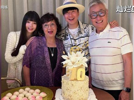 44的JJ林俊杰终于官宣了。 #annalisa七七 #林俊杰 #林俊杰恋情 #JJ林俊杰