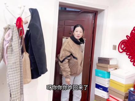 老公出差半夜提前回家,看媳妇在家干啥?结果发现媳妇的秘密