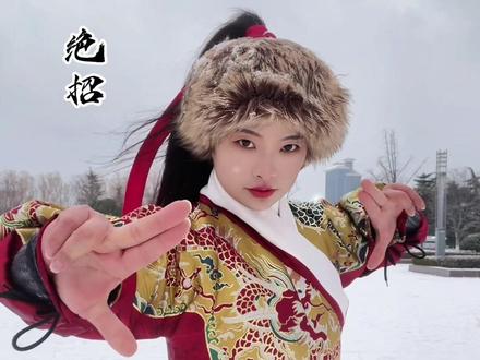 谁给我小红心谁就是大英雄#谁是大英雄 #手势武 #女扮男