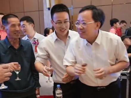 万华董事长祝福一对新人!!
