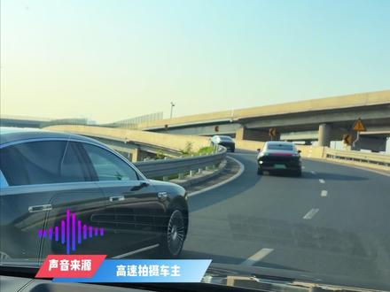 小蓝灯一闪 温柔又浪漫
百里奔赴 不是车贵 是情重
以前婚车都是外资车 现在尊界S800撑大梁
#尊界 #尊界S800 #鸿蒙智行 #路人视角 #婚车