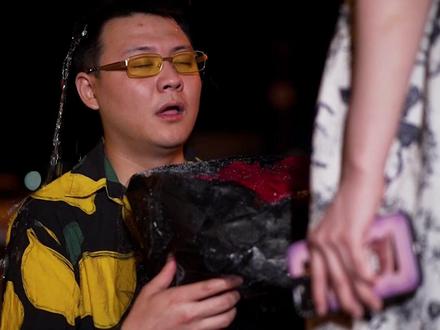 不爱你的人,就算上吊它都以为你在荡秋千。
