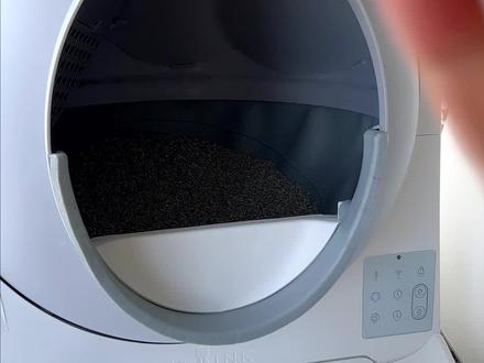 花5块钱改造自动猫砂盆❗️一次搞定更省心
。这期我们霍霍的对象是catlink ProX猫砂盆🥺可能会有一些猫友会说:哎,你不是教人家修理有陪猫塔的吗❓是的😁我依然会帮大家去修理有陪猫塔,但我家4只猫,而且我上班时间比较长,也会出远门🚪要是有陪猫塔突然间坏了,我家4只猫怎么办❓所以还是多买一个稳当一点😉
我们会选择catlinkProX 就是因为它的舱内空间比较大。而且功能性、密封性也比较好。相对于有陪猫塔来说。我会觉得catlink 是我们家的升级版🌝但是我还是改不了动手改造的坏毛病。所以,如果你也有一台catlink,不妨也跟我改造一下👈可能会让你更省心一点。
##猫砂盆##养猫用品推荐 #猫砂盆