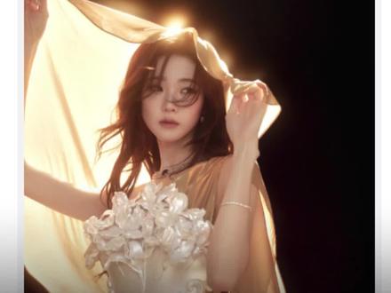 #张艺凡 完全就是希腊神女来的,递蜡烛这里神女爱世人具象化!#上海时装周 #走秀 #妆造 @DOU+小助手