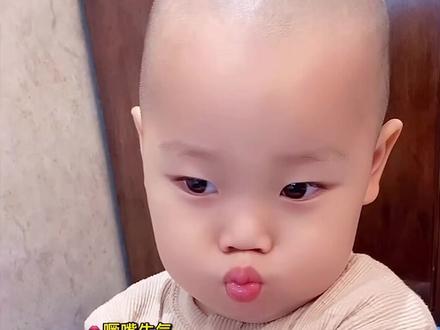 这小嘴气的快撅上天了😅