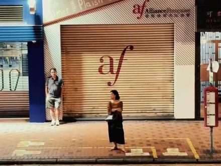 📢 收到香港汇丰卡不会激活?别慌!线上4步搞定,不用打客服!
刚拿到汇丰香港卡别兴奋太早——
不激活,一年后卡就自动作废!
别怕麻烦,今天教你全程APP操作,几分钟搞定,省时又省心~✨
---
✅ 激活前准备:
✔️ 实体卡
✔️ 卡片右下角的“发卡编号”
✔️ 汇丰香港APP(已下载)
---
📲 4步激活流程(图文指引):
1️⃣ 打开汇丰香港APP
👉 点击首页右上角「线上对话」图标
2️⃣ 输入这句指令
📝 “已收到港卡,需要激活”
(发送后自动进入流程)
3️⃣ 选择卡片类型
💳 一般选择 “新卡”
4️⃣ 输入卡号信息
🔢 输入实体卡 卡号前6位 + 右下角发卡编号
👁️ 仔细核对,提交!
---
🔄 提交后提示:
· 页面显示 “已收到激活指示” ✅
· 截图保存确认页面(建议留存)
· 2个工作日内生效,短信通知你
---
⚠️ 注意事项:
❗️全程无需打电话,省去等待时间
❗️卡号千万别输错,仔细核对
❗️激活后可登录网银设置密码、绑定令牌
---
💡 小贴士:
激活后建议立刻操作:
🔹 设定转账限额
🔹 熟悉理财功能
🔹 试试跨境汇款
---
你学会了吗?
赶紧试试,激活后就能畅用跨境金融功能啦!
转发给身边需要的朋友,一起轻松用卡~
📌 关注我 Nancy,持续分享香港金融干货!
👇 有疑问评论区留言,我会尽力解答!
#汇丰香港 #香港银行卡激活 #跨境金融 #汇丰教程