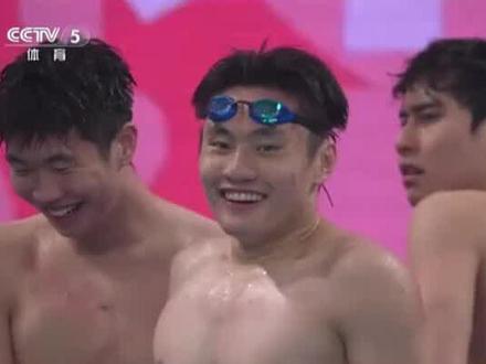 这四个小伙战胜了一队世界冠军呀!后生可畏呀!