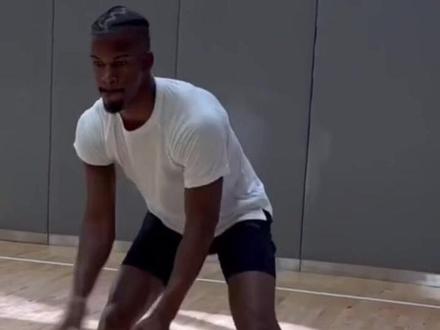 邓利维带勇士走向深渊,如今已到谷底。#巴特勒赛季报销 #库里 #勇士 #勇士vs热火 #勇士交易