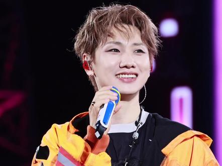 关于汪苏泷南宁演唱会全勤talking全程记录
虽然我没资格说全勤对我来说不是执念这句话,但是大家之所以执念于全勤,是因为真的很想见面~
汪苏泷你只管开,门票我自有办法
#演出不戒断 #想看演出就买票爱你老己 #汪苏泷南宁演唱会 #不顾一切去奔赴吧