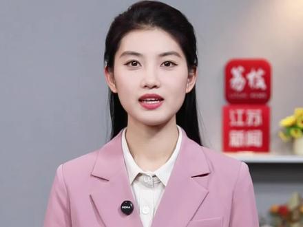 电动车新国标适应期,#新国标不能只要求群众向上兼容 昨天,工信部、中国自行车协会接连回应,对一些新国标的误读作出解释的同时,指出个别企业在执行新标准过程中,理解还不够全面、准确的问题。没有任何人不明白新国标背后的安全考量。但这场争论连着3.8亿骑行者甚至更多人的生活生计,必须兼顾他们“既要、又要、还要”多重诉求。要做好这道题,立场得站群众这边,充分考虑群众的所思所想所盼,不能只要求群众“向上兼容”,标准的制定者还应主动作为、“向下兼容”!唯有真正俯下身去,从群众的角度出发去发现问题、解决问题,形成社会的“最大公约数”,才能让新国标推广由“被动遵守”变为“主动认同”,也才能让 电动车行业尽快走出适应期、转入蓬勃发展期!#媒体精选计划 #中国自行车协会的回应和倡议