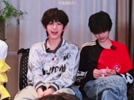 小男孩暗渡陈仓中… #小狗日记 #铭罕