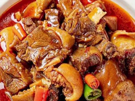 很多内蒙人都听说过带皮羊肉,南北饮食差异真的好大啊!#南北差异 #吃羊肉 #内蒙古 #阿尔巴斯山羊肉