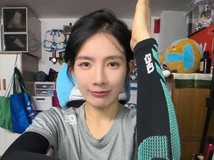 大家好 今天公开我的第一个身份 台湾oh9护臂小板娘(年纪大了看不得 老 这个字)
排球护臂在 📕 :959929479
#排球