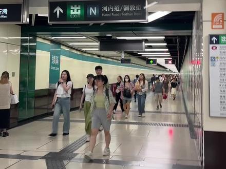 尖沙咀珍妮曲奇聪明小熊饼路线来了,听说被评为世界最好吃的曲奇饼,来尖沙咀必不可少的手信 ,还有香港本地人都不敢去的重庆大厦