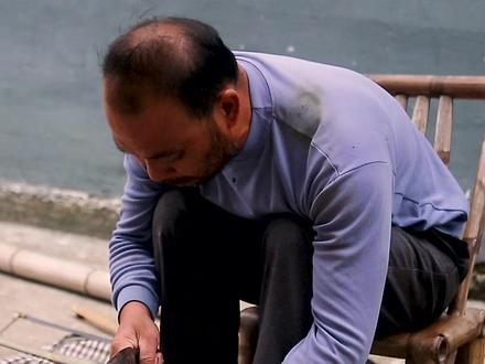 #非遗文化传承 #传统手艺 #手艺人 #非物质文化遗产手工制作 又是一年冬来到,磨好工具,开始新一年的竹椅制作#竹编手艺 @抖音小助手 @DOU+小助手