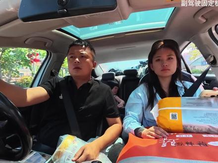 至少我们对得起每天努力付出的自己,年轻时你做了一个梦让你百思不得其解,到后来过了几年你才发现生活原来曾经在梦里出现过,不要抱怨生活更不要和从前的自己相提并论,我们终将会成功只是到达目的地的过程不同,我们起点和初心都是好的,别误入歧途别贪玩梦想总会实现,宝剑锋从磨砺出,梅花香自苦寒来。#原创视频 #薛天幸福生活 #夫妻日常生活 #亲子时光 #梦想