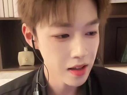 为什么你的眼睛总是亮晶晶~#韩汶栩 #直播名场面 #唱歌 #一点点 #甜