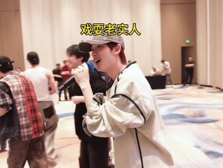 #新音纪录片#丁程鑫 #余政霖
小孩哥回家等了一晚上的现金。。。