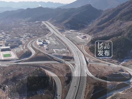 1月1日零时,承平高速全线通车,承德进京节省20分钟。
