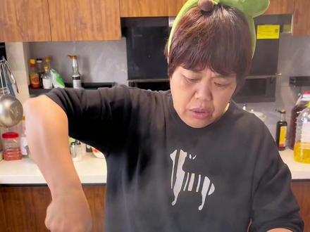 黄外婆手捏500多个山枣核,做拿手美食被粉丝们关注,黄外婆停不下来了哈哈哈#南山枣 #山枣糕的正宗做法 #外婆的爱无处不在 #纯手工制作美食