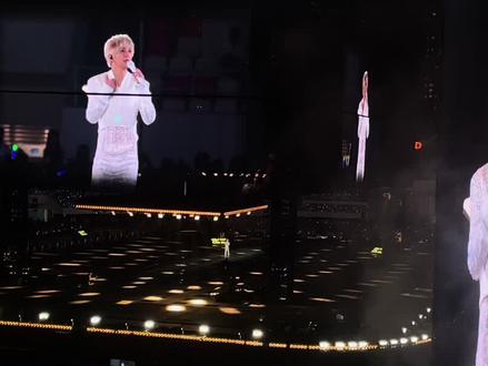 薛之谦首场第一位幸运互动观众!太羡慕了!#万兽之王 #薛之谦 #薛之谦演唱会 #感动瞬间