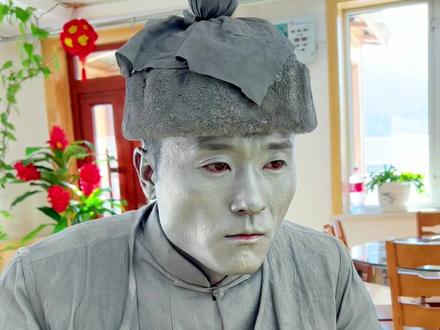 每当吃水饺时心里最想的是妈妈银人阿少行为艺术正能量