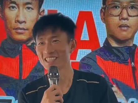 2023年,上马&广马国内冠军 #吴向东 为什么叫“会长”?又是什么会的“会长”?
#马拉松 #长跑 #体育精神 #冠军