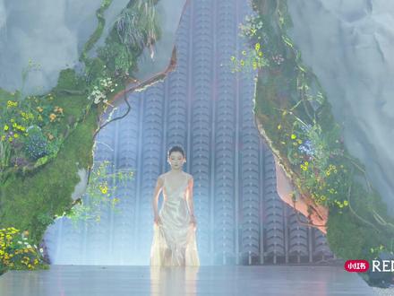 【周冬雨】REDGALA红毯 #周冬雨 #REDGALA #红毯 #美女 #影后