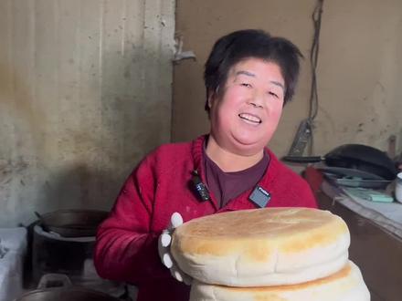 甘肃人独有的大面包,西和锅盔馍。