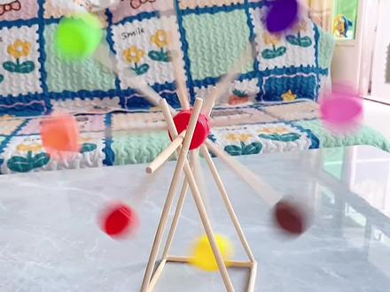 废旧瓶盖不要扔,做个孩子们都梦想的摩天轮玩具吧#废物利用 #自制玩具 @DOU+小助手