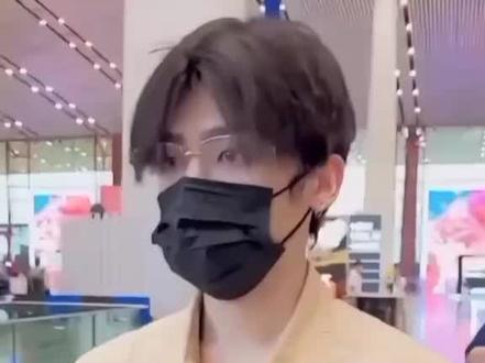 #侯明昊怒怼代拍
小猴为桃妹撑腰啦!