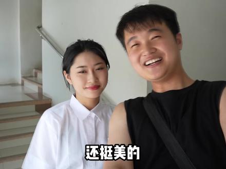 阿冰去泰国大学接女友放学,逛吃学校美食街,这和国内有啥区别? #情侣日常 #情侣vlog #泰国大学