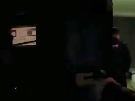 男子只要出差住酒店,就有持枪武警上门盘查,男子:精神上受不了