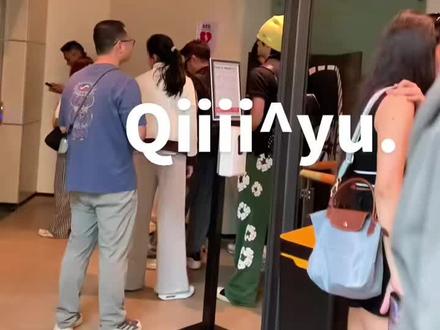 你是说2.18我在墨尔本偶遇到了张峻豪?(不要二传!不要转载!不出视频!)#张峻豪 #纯偶遇 #非粉 #时代峰峻 #澳大利亚